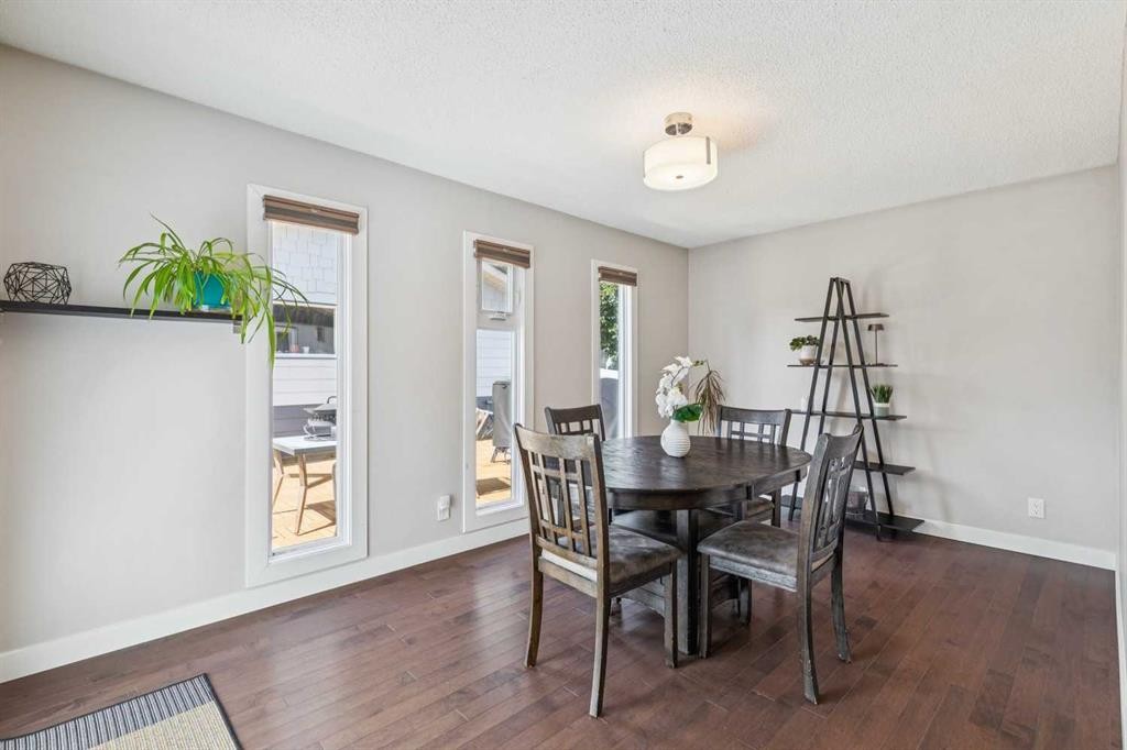 241 Allan Crescent Se, Calgary, AB - Indoor Photo Showing Dining Room