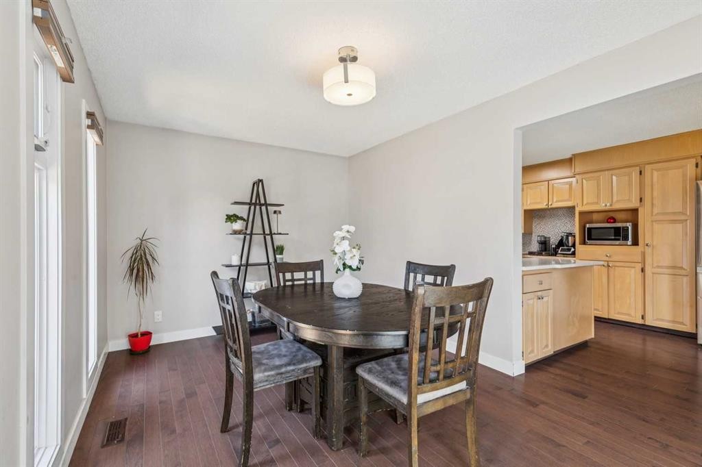 241 Allan Crescent Se, Calgary, AB - Indoor Photo Showing Dining Room