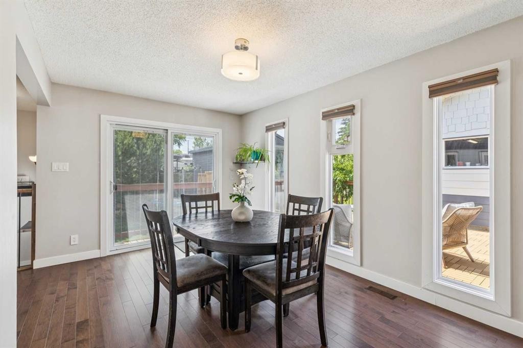 241 Allan Crescent Se, Calgary, AB - Indoor Photo Showing Dining Room