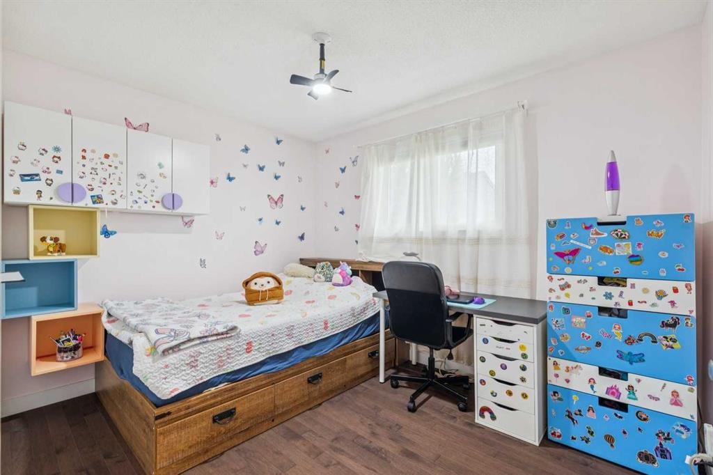 241 Allan Crescent Se, Calgary, AB - Indoor Photo Showing Bedroom