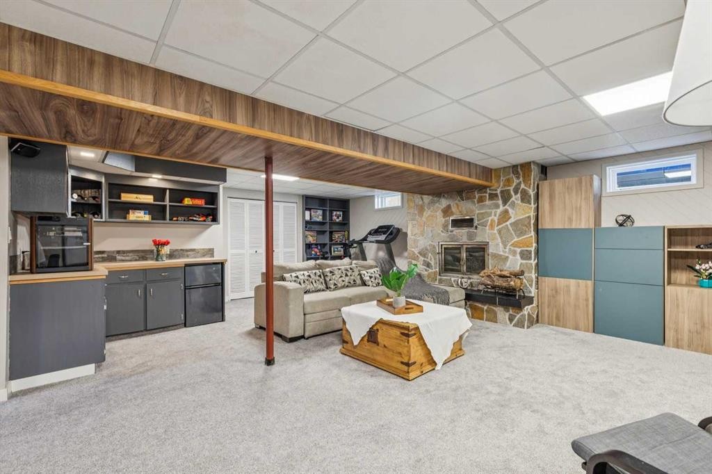 241 Allan Crescent Se, Calgary, AB - Indoor