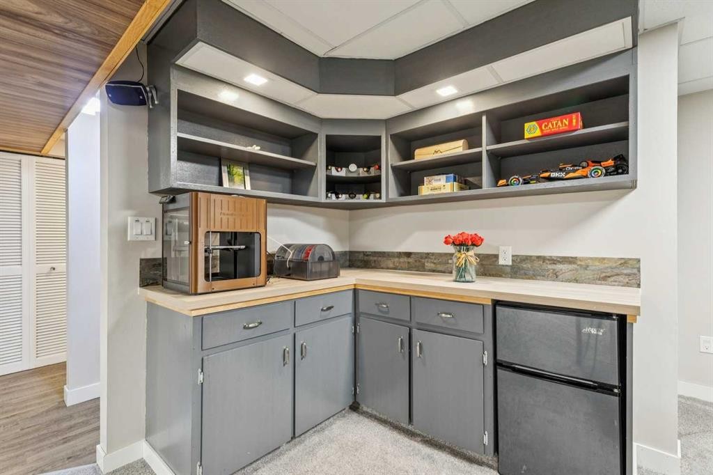 241 Allan Crescent Se, Calgary, AB - Indoor
