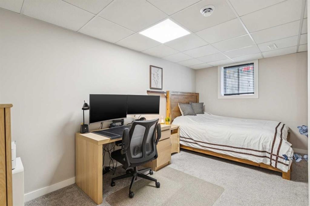 241 Allan Crescent Se, Calgary, AB - Indoor Photo Showing Bedroom