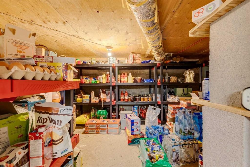 241 Allan Crescent Se, Calgary, AB - Indoor Photo Showing Other Room