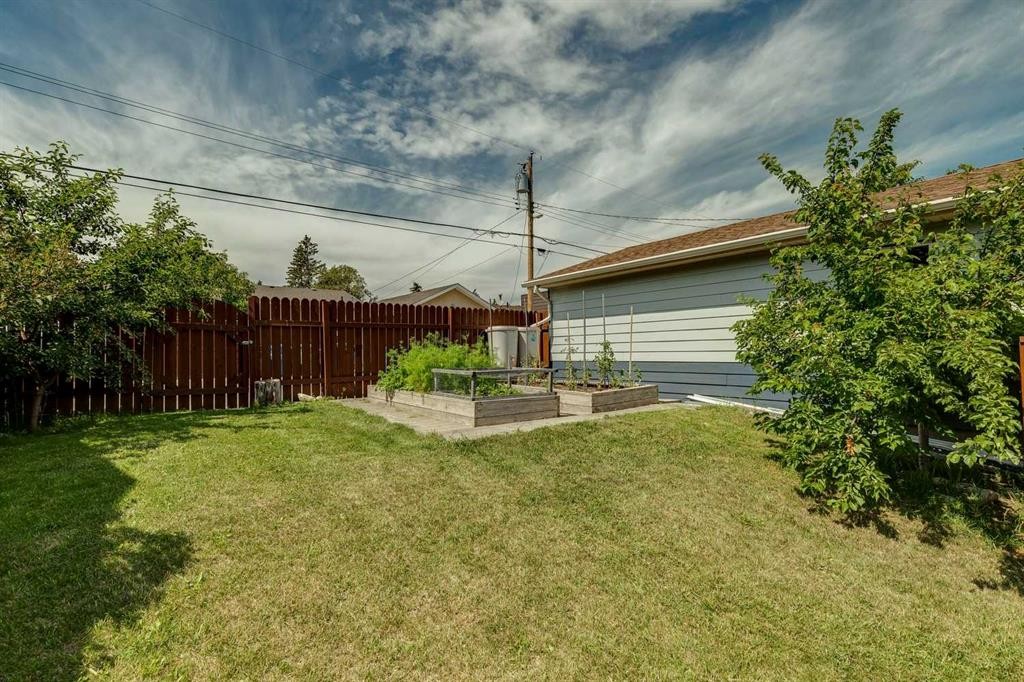 241 Allan Crescent Se, Calgary, AB - Outdoor
