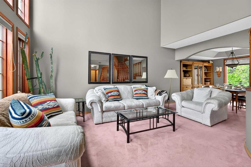 148 Sierra Madre Crescent Sw, Calgary, AB - Indoor Photo Showing Living Room