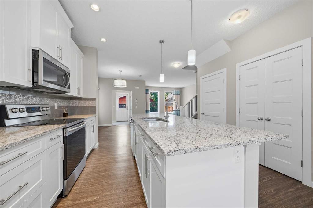 75 Legacy Glen Row Se, Calgary, AB - Indoor Photo Showing Kitchen With Upgraded Kitchen