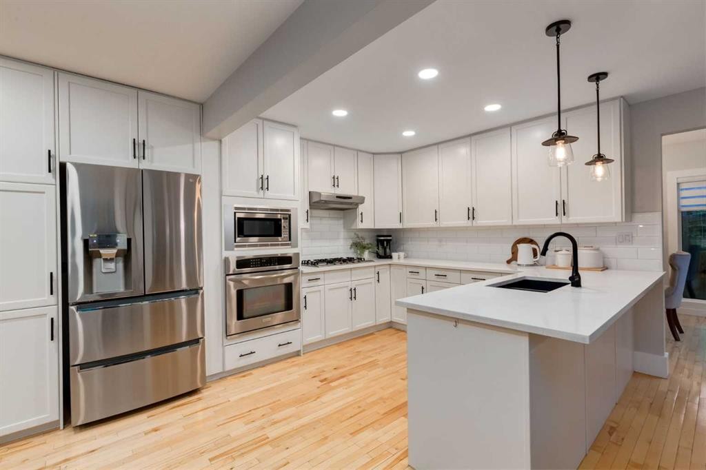 775 Strathcona Drive Sw, Calgary, AB - Indoor Photo Showing Kitchen With Upgraded Kitchen