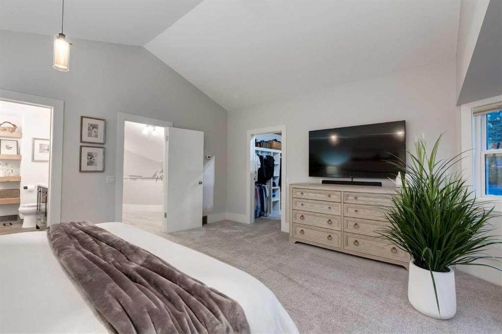775 Strathcona Drive Sw, Calgary, AB - Indoor Photo Showing Bedroom