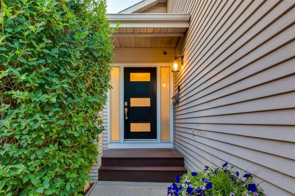 775 Strathcona Drive Sw, Calgary, AB - Outdoor