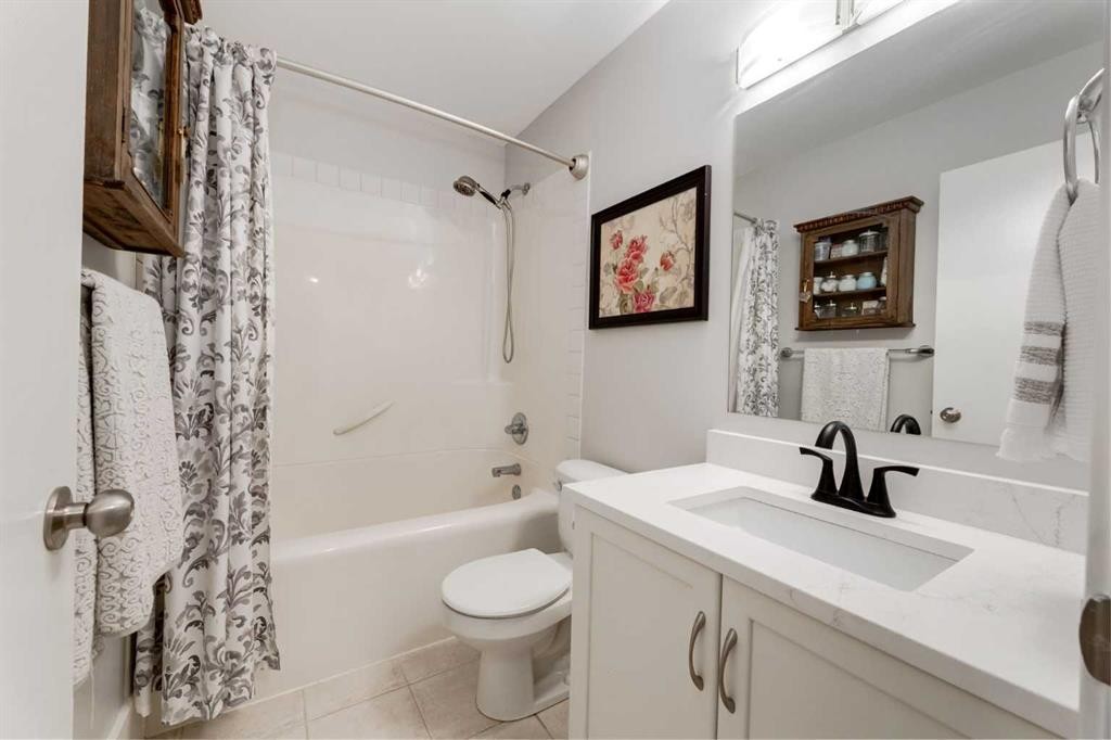 775 Strathcona Drive Sw, Calgary, AB - Indoor Photo Showing Bathroom