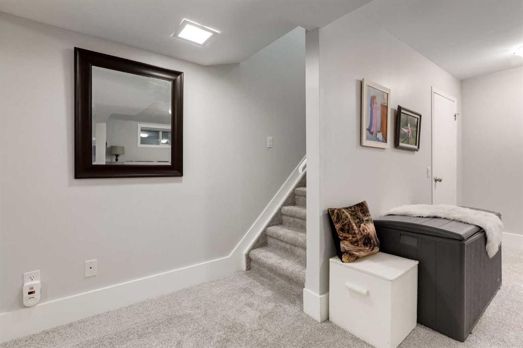 775 Strathcona Drive Sw, Calgary, AB - Indoor