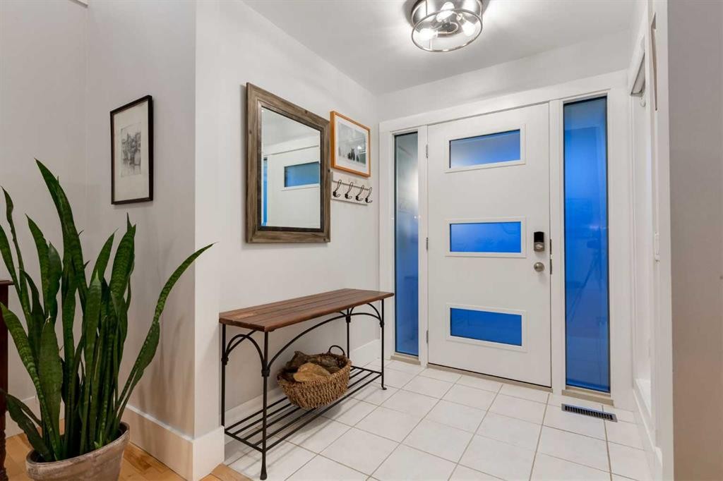 775 Strathcona Drive Sw, Calgary, AB - Indoor Photo Showing Other Room