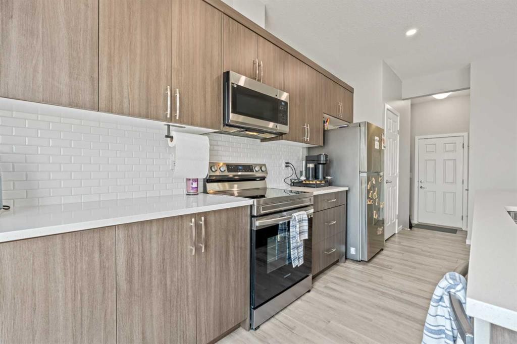 260 Carringham Way Nw, Calgary, AB - Indoor Photo Showing Kitchen