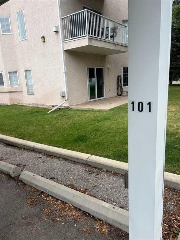 101-7 Lineham Avenue, Okotoks, AB - Outdoor
