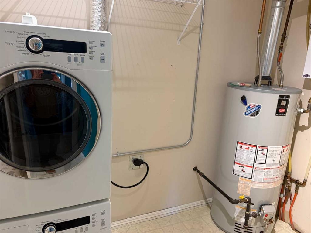 101-7 Lineham Avenue, Okotoks, AB - Indoor Photo Showing Laundry Room