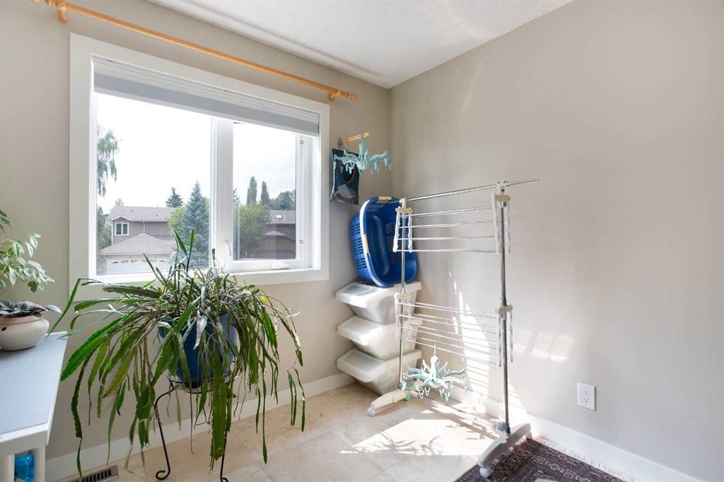 24 Sun Harbour Place Se, Calgary, AB - Indoor Photo Showing Other Room