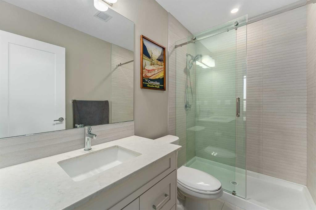 410-35 Walgrove Walk Se, Calgary, AB - Indoor Photo Showing Bathroom