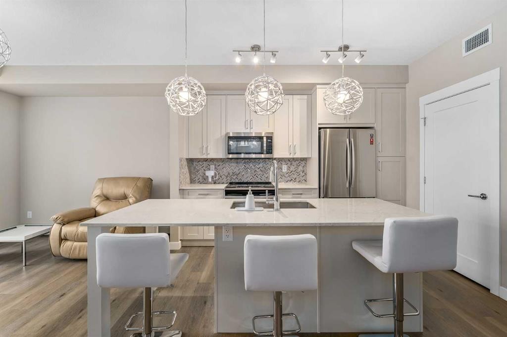 410-35 Walgrove Walk Se, Calgary, AB - Indoor