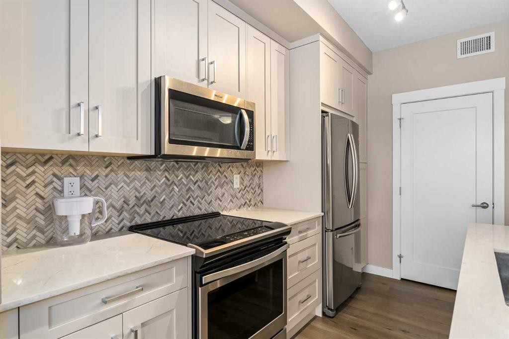 410-35 Walgrove Walk Se, Calgary, AB - Indoor Photo Showing Kitchen With Stainless Steel Kitchen With Upgraded Kitchen