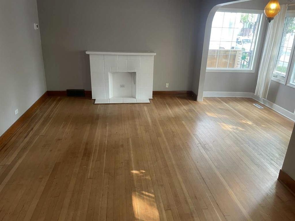 429 10 Street Ne, Calgary, AB - Indoor Photo Showing Other Room
