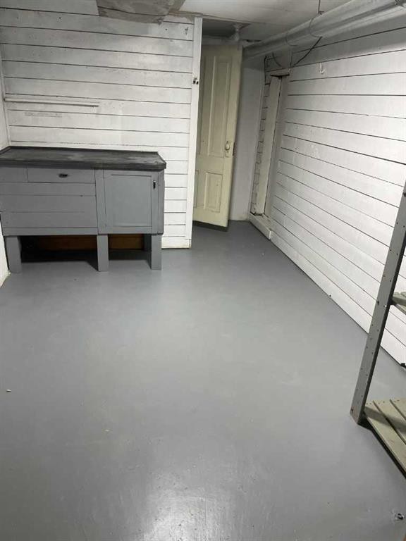 429 10 Street Ne, Calgary, AB - Indoor