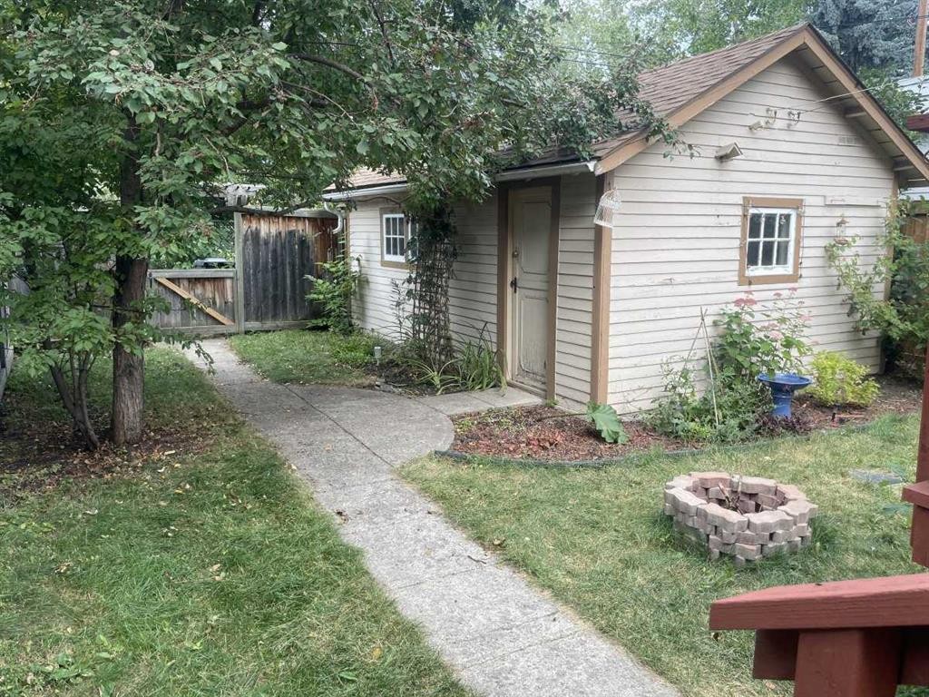 429 10 Street Ne, Calgary, AB - Outdoor