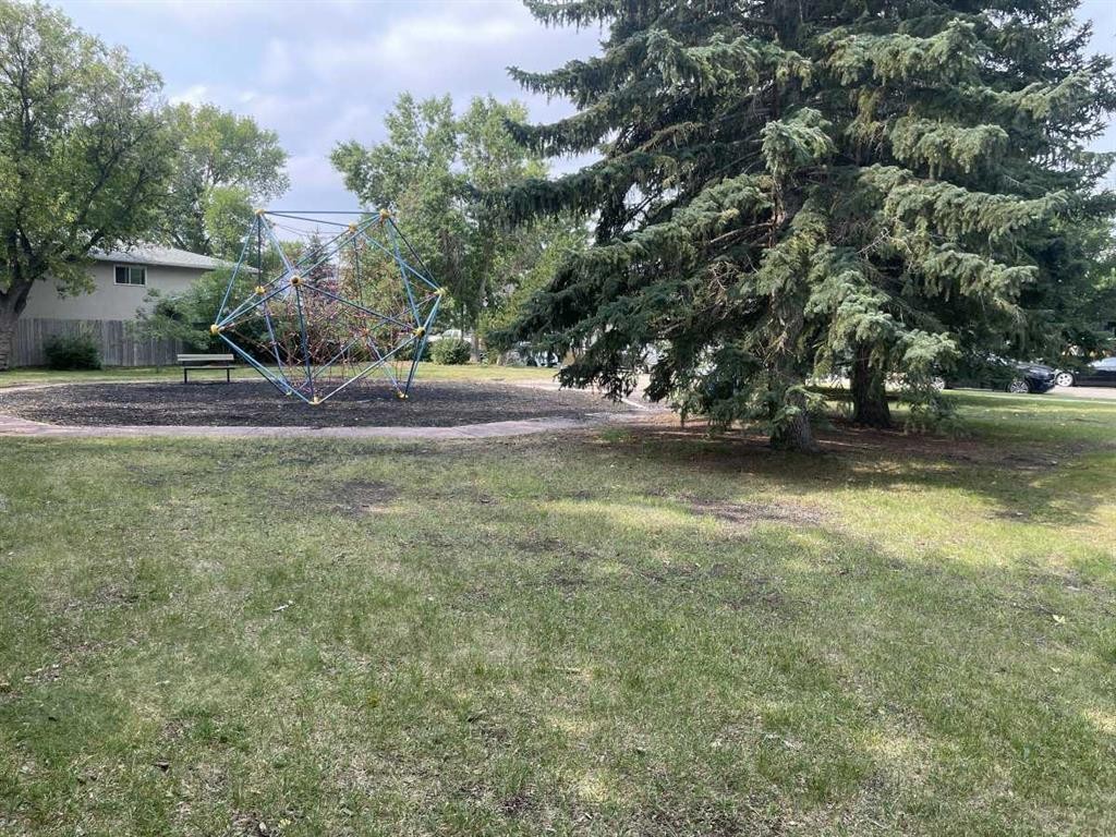 429 10 Street Ne, Calgary, AB - Outdoor