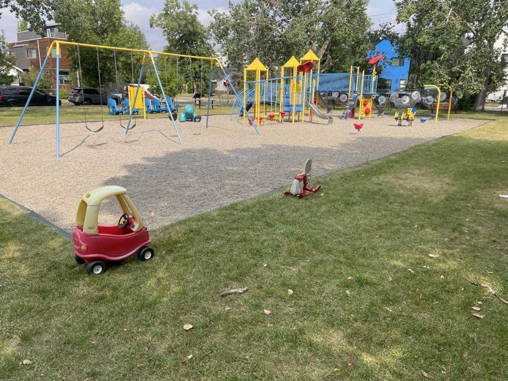 429 10 Street Ne, Calgary, AB - Outdoor