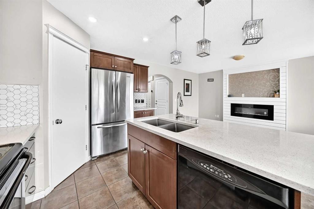 195 Taralake Way, Calgary, AB - Indoor Photo Showing Kitchen With Stainless Steel Kitchen With Double Sink With Upgraded Kitchen