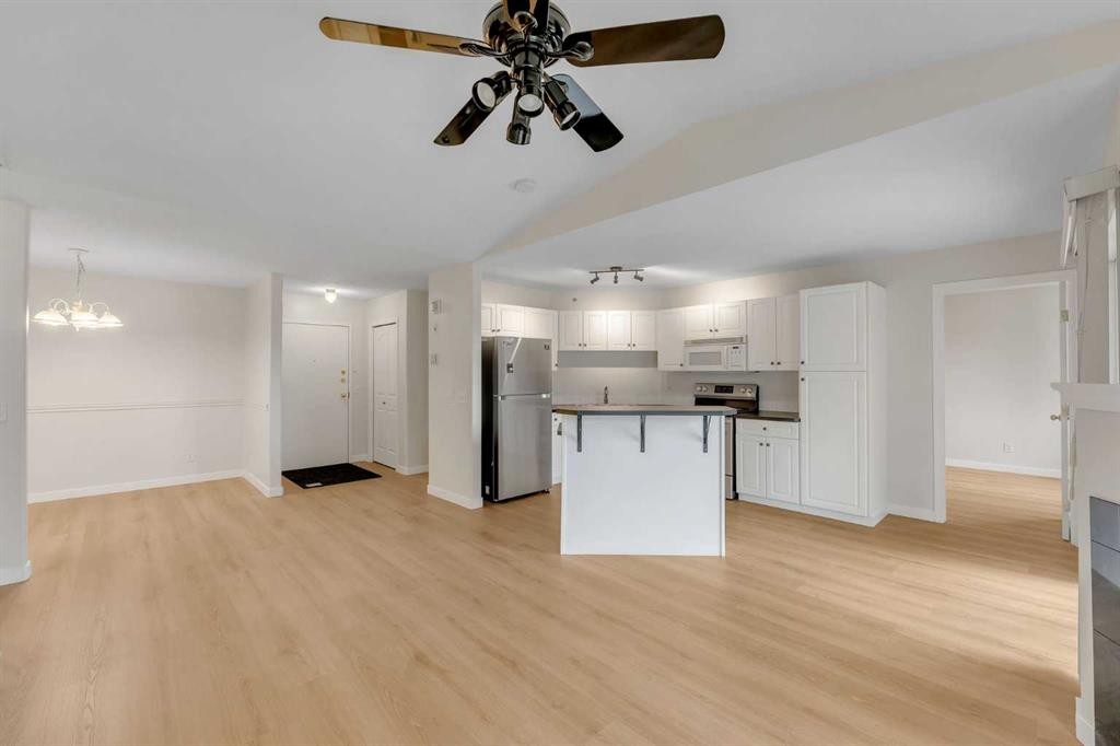 307-1307 Valleyview Park Se, Calgary, AB - Indoor Photo Showing Kitchen
