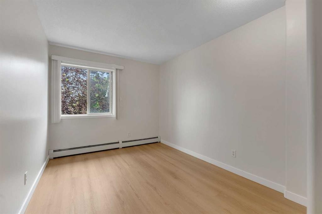 307-1307 Valleyview Park Se, Calgary, AB - Indoor Photo Showing Other Room