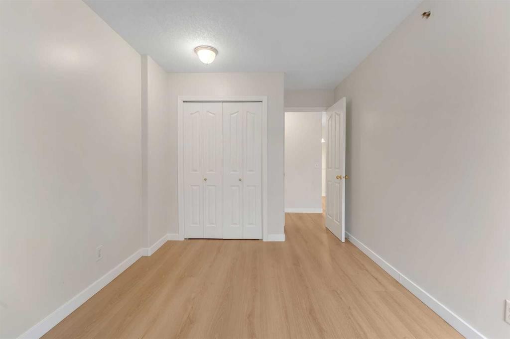 307-1307 Valleyview Park Se, Calgary, AB - Indoor Photo Showing Other Room