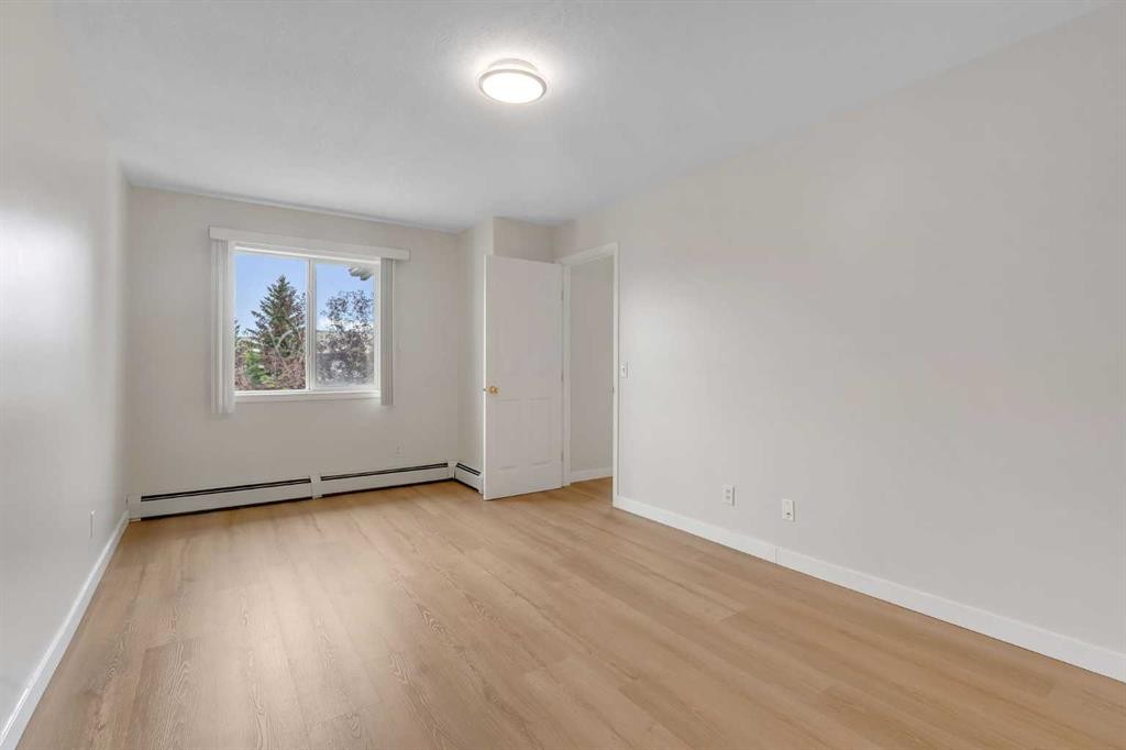 307-1307 Valleyview Park Se, Calgary, AB - Indoor Photo Showing Other Room