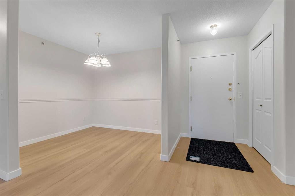 307-1307 Valleyview Park Se, Calgary, AB - Indoor Photo Showing Other Room
