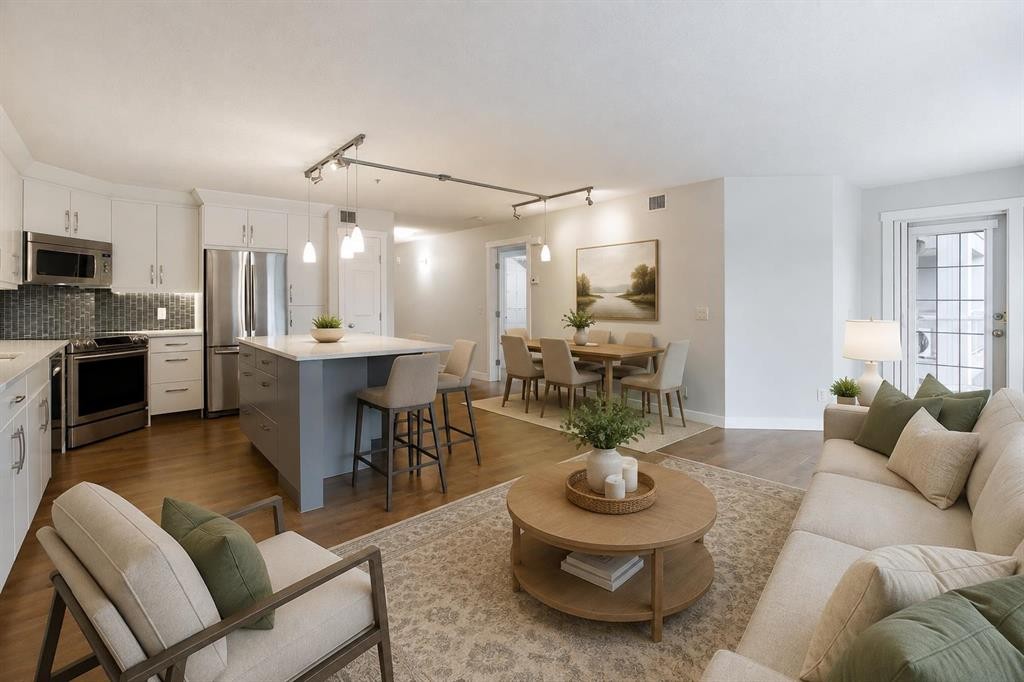 239-8535 Bonaventure Drive Se, Calgary, AB - Indoor Photo Showing Other Room