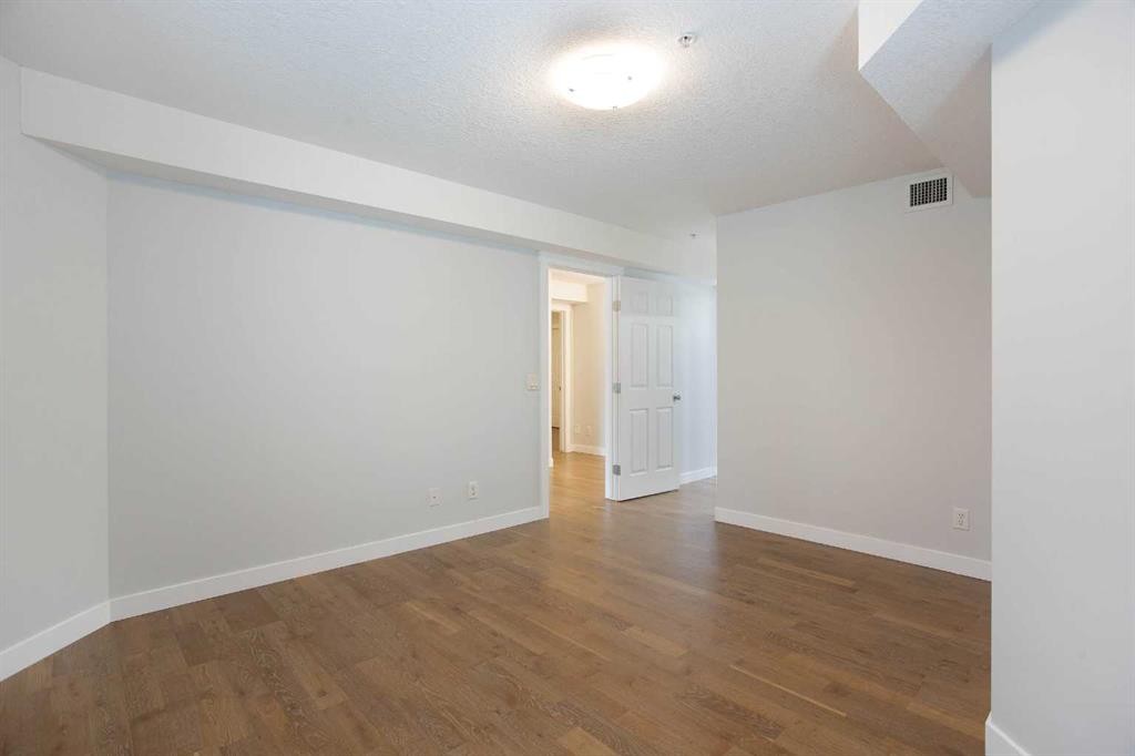 239-8535 Bonaventure Drive Se, Calgary, AB - Indoor Photo Showing Other Room