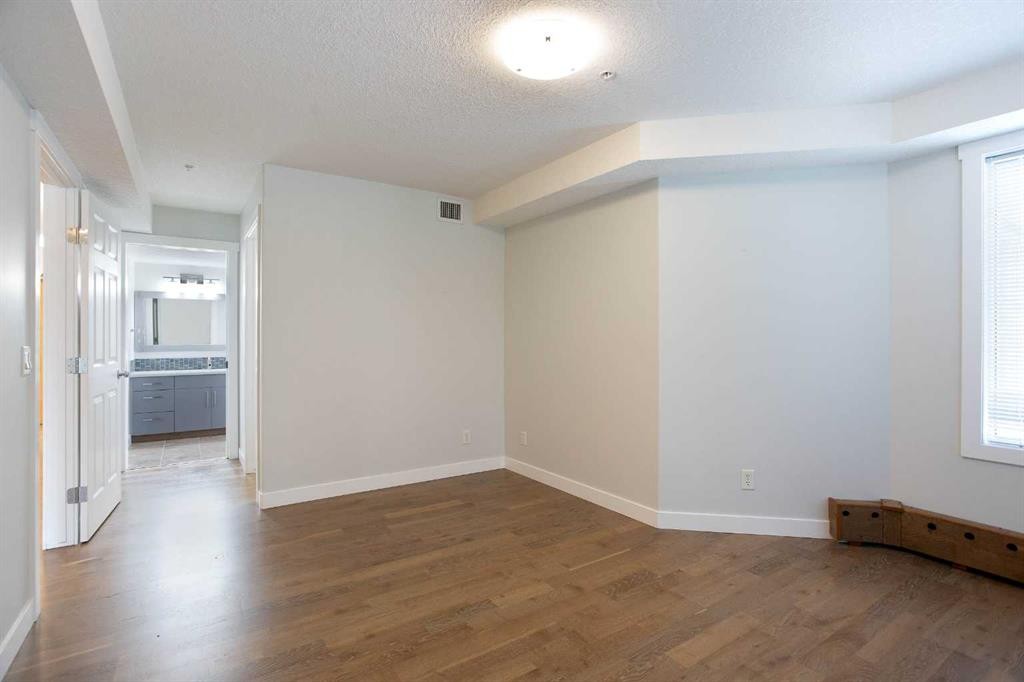239-8535 Bonaventure Drive Se, Calgary, AB - Indoor Photo Showing Other Room