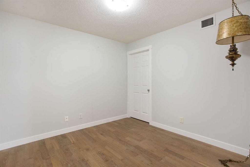 239-8535 Bonaventure Drive Se, Calgary, AB - Indoor Photo Showing Other Room