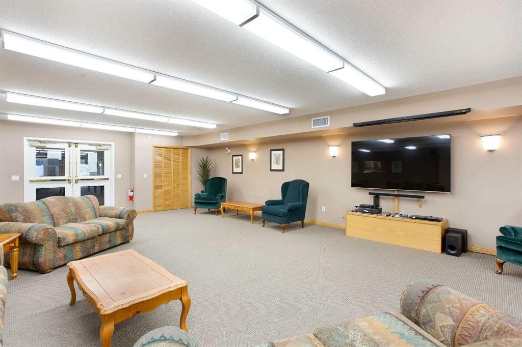 239-8535 Bonaventure Drive Se, Calgary, AB - Indoor