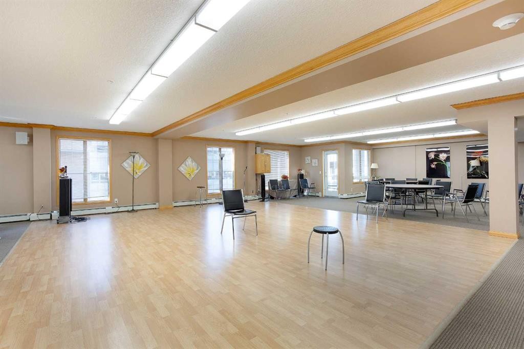 239-8535 Bonaventure Drive Se, Calgary, AB - Indoor