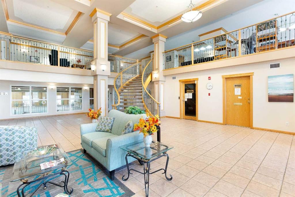 239-8535 Bonaventure Drive Se, Calgary, AB - Indoor Photo Showing Other Room