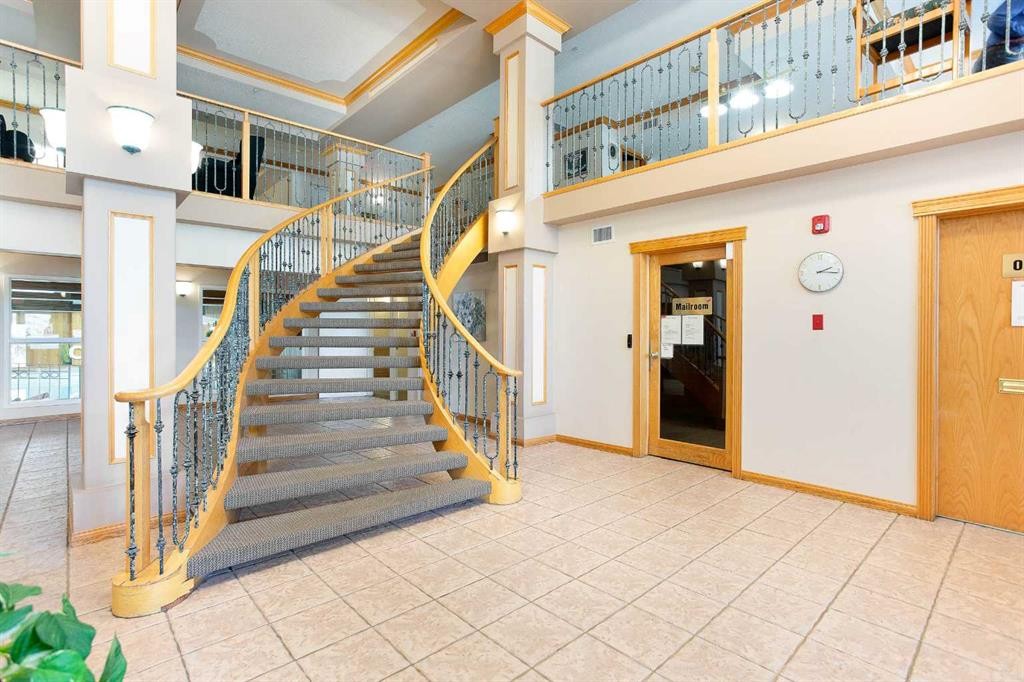 239-8535 Bonaventure Drive Se, Calgary, AB - Indoor Photo Showing Other Room