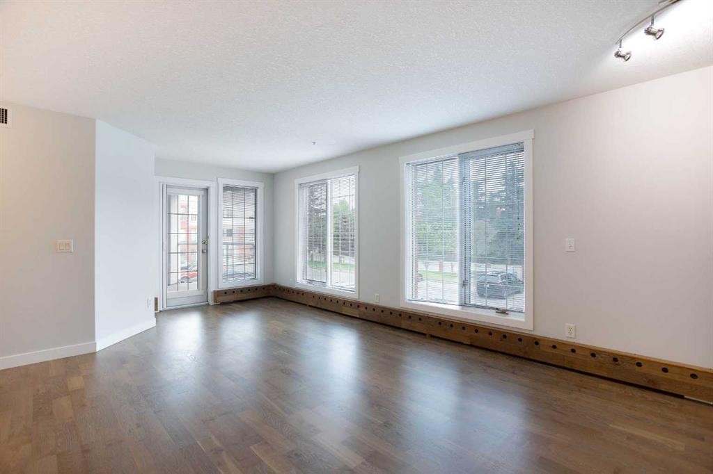 239-8535 Bonaventure Drive Se, Calgary, AB - Indoor Photo Showing Other Room