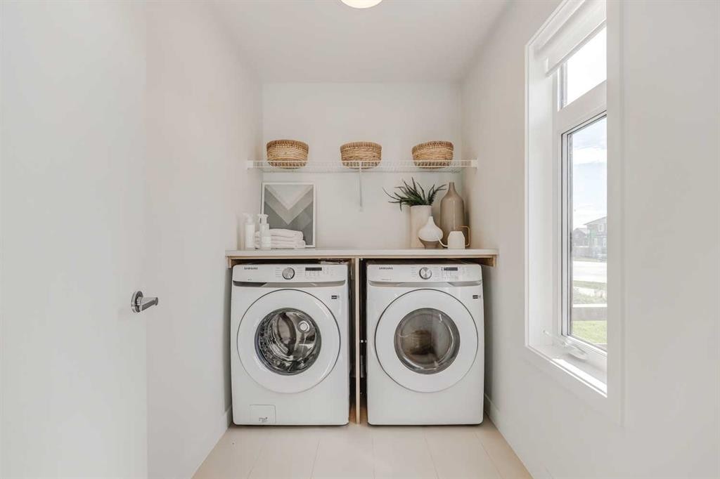 839 Belmont Drive Sw, Calgary, AB - Indoor Photo Showing Laundry Room