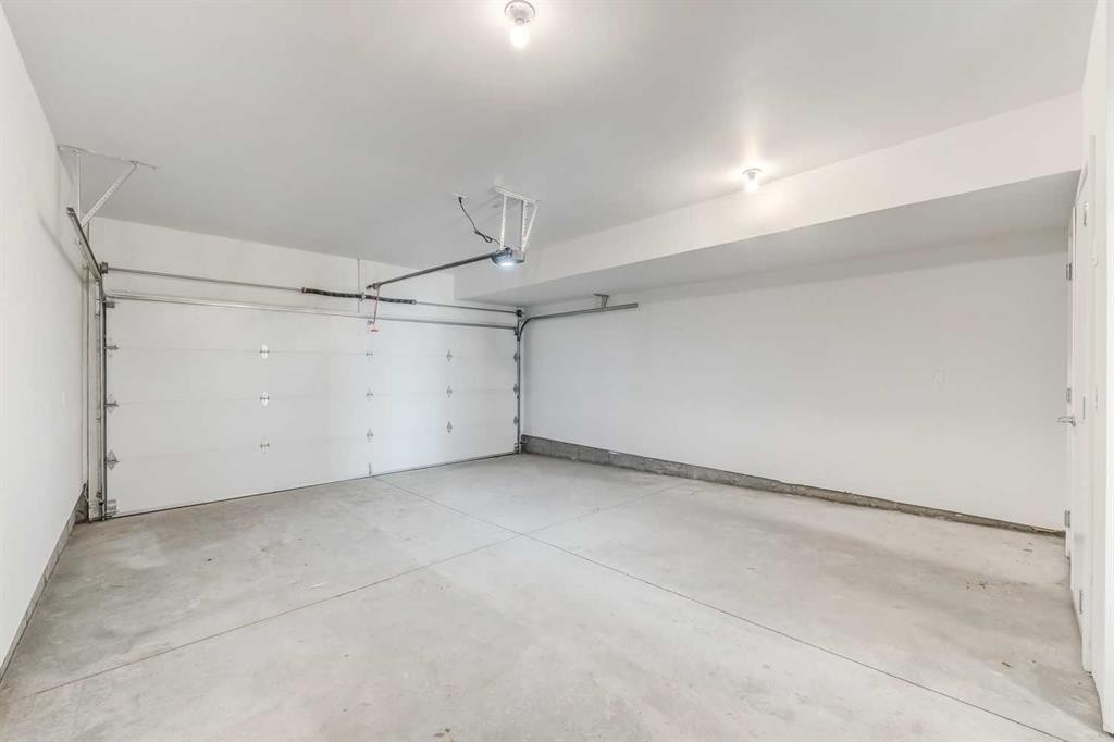 839 Belmont Drive Sw, Calgary, AB - Indoor Photo Showing Garage