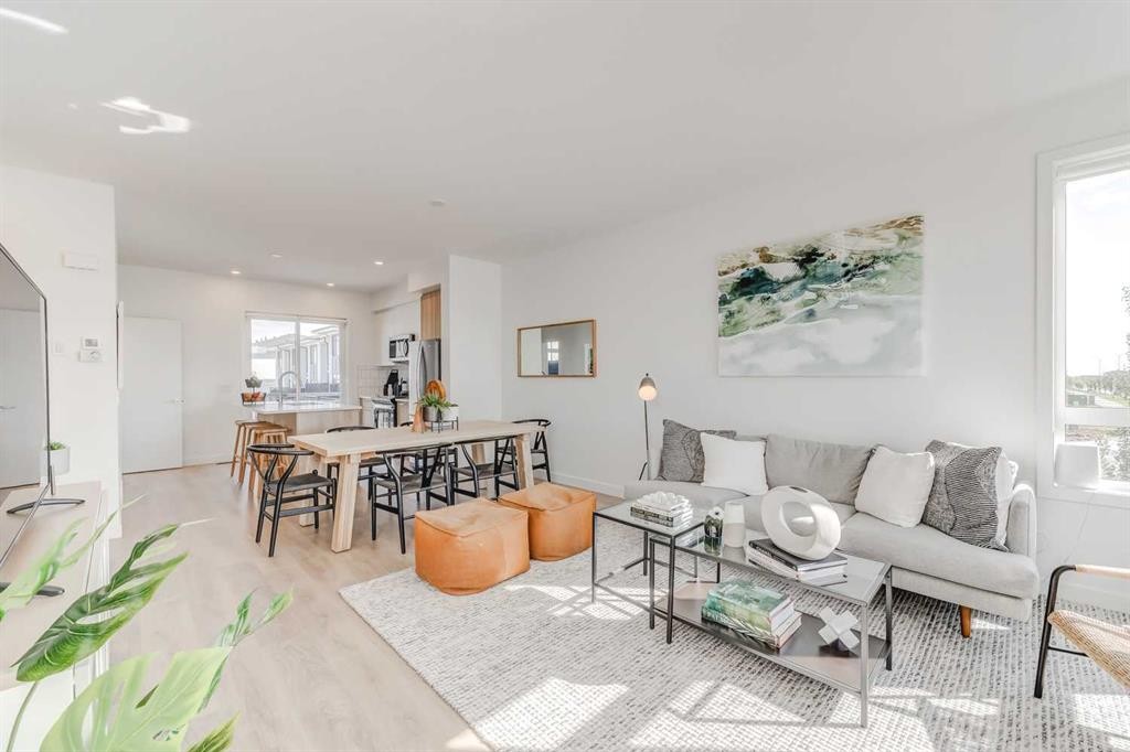 839 Belmont Drive Sw, Calgary, AB - Indoor Photo Showing Living Room