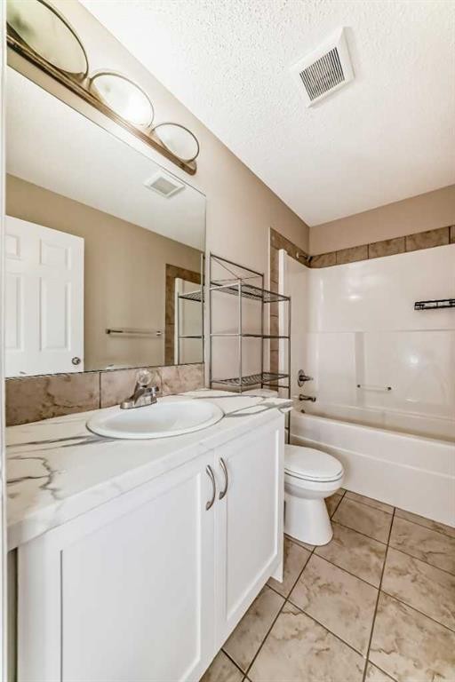 52 Taralake Street Ne, Calgary, AB - Indoor Photo Showing Bathroom