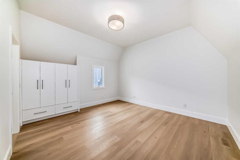 1612 49 Avenue Sw, Calgary, AB - Indoor Photo Showing Other Room