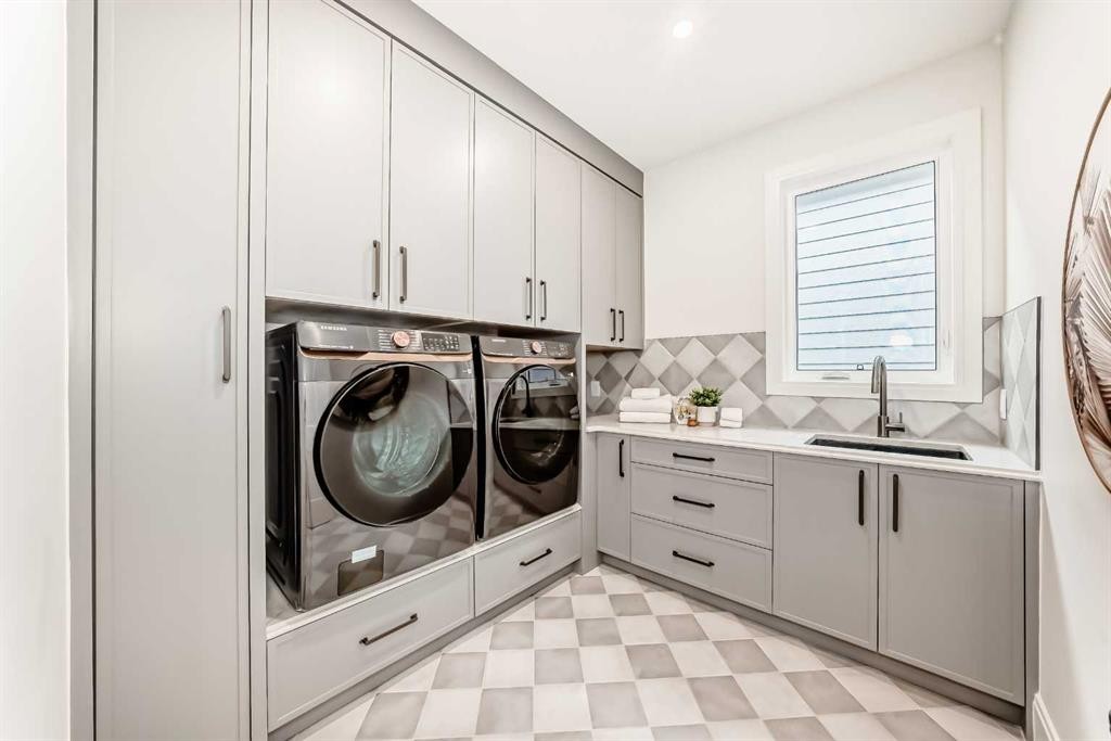 1612 49 Avenue Sw, Calgary, AB - Indoor Photo Showing Laundry Room
